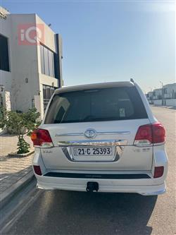 تۆیۆتا لاند کروزەر